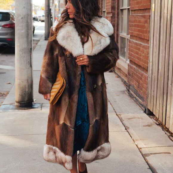 70's Vintage Fur Coat - Picture 4 of 16